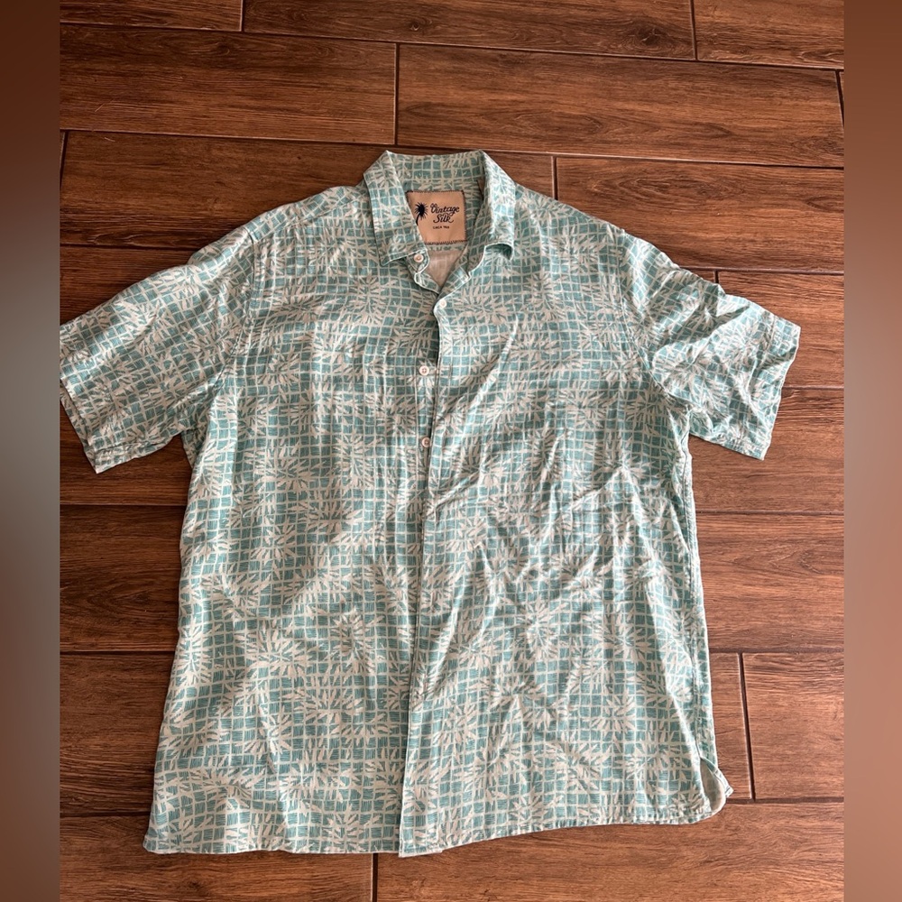 Vintage Silk Shirt Mens LARGE Short Sleeve Button Up Silk Blend Hawaiian Style